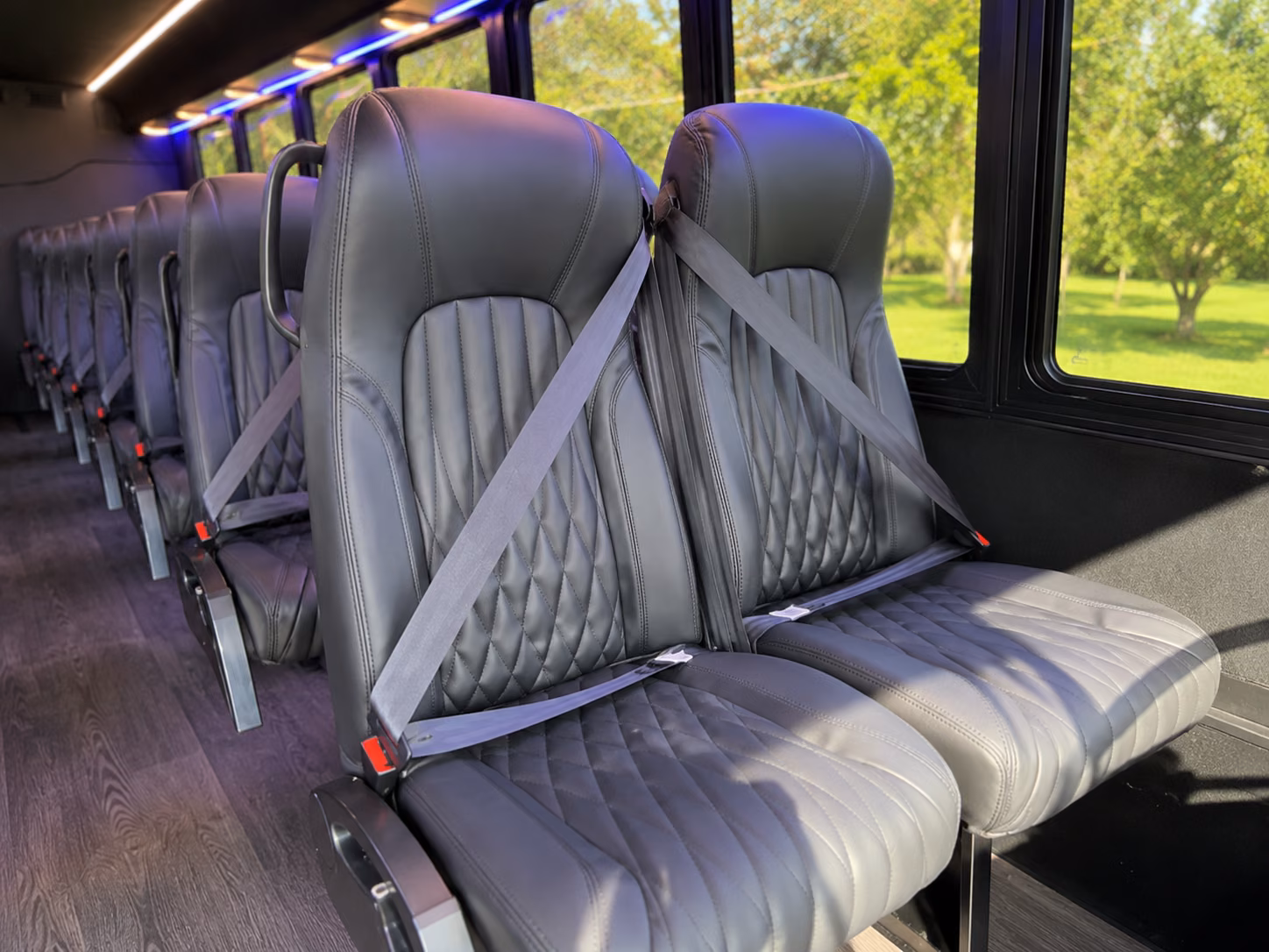 easily book transportation for your next airport transfer 2