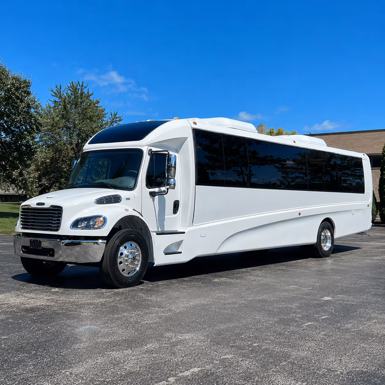fairfield 28 passenger minibus